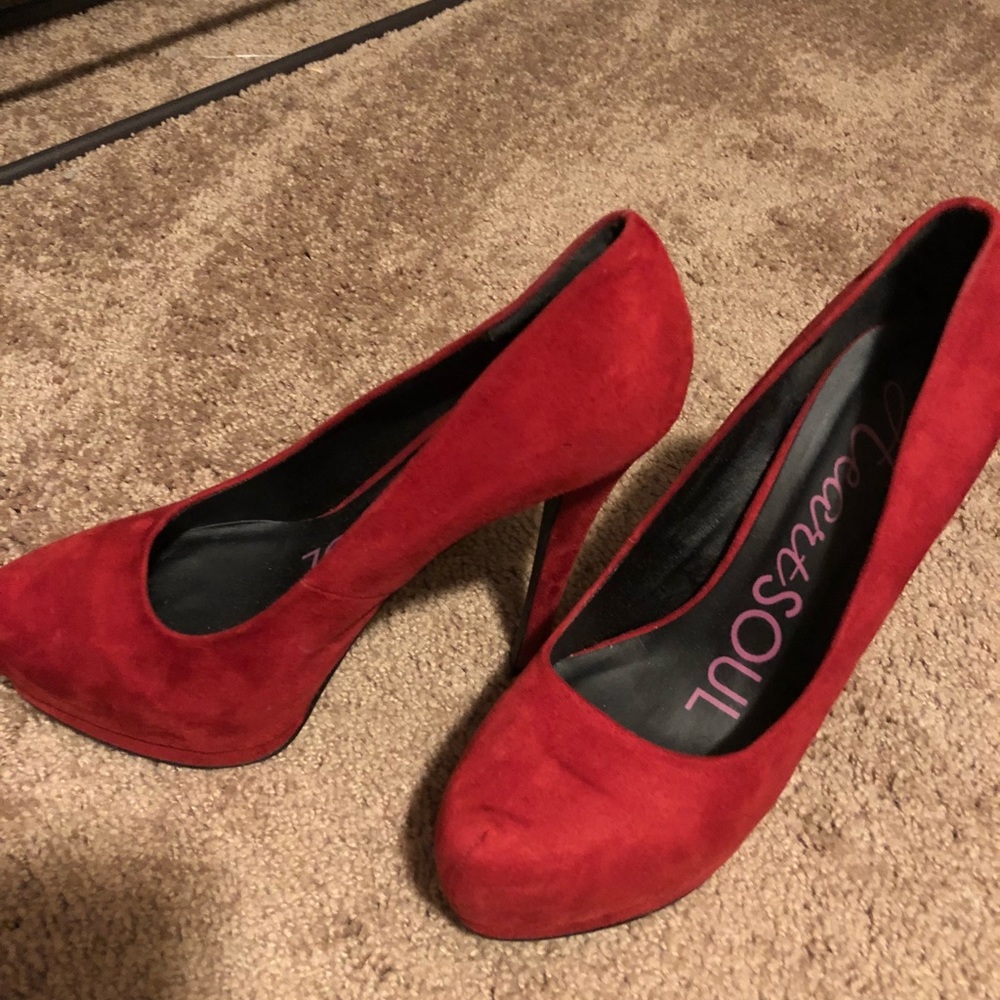 Heels - Picture 3 of 3